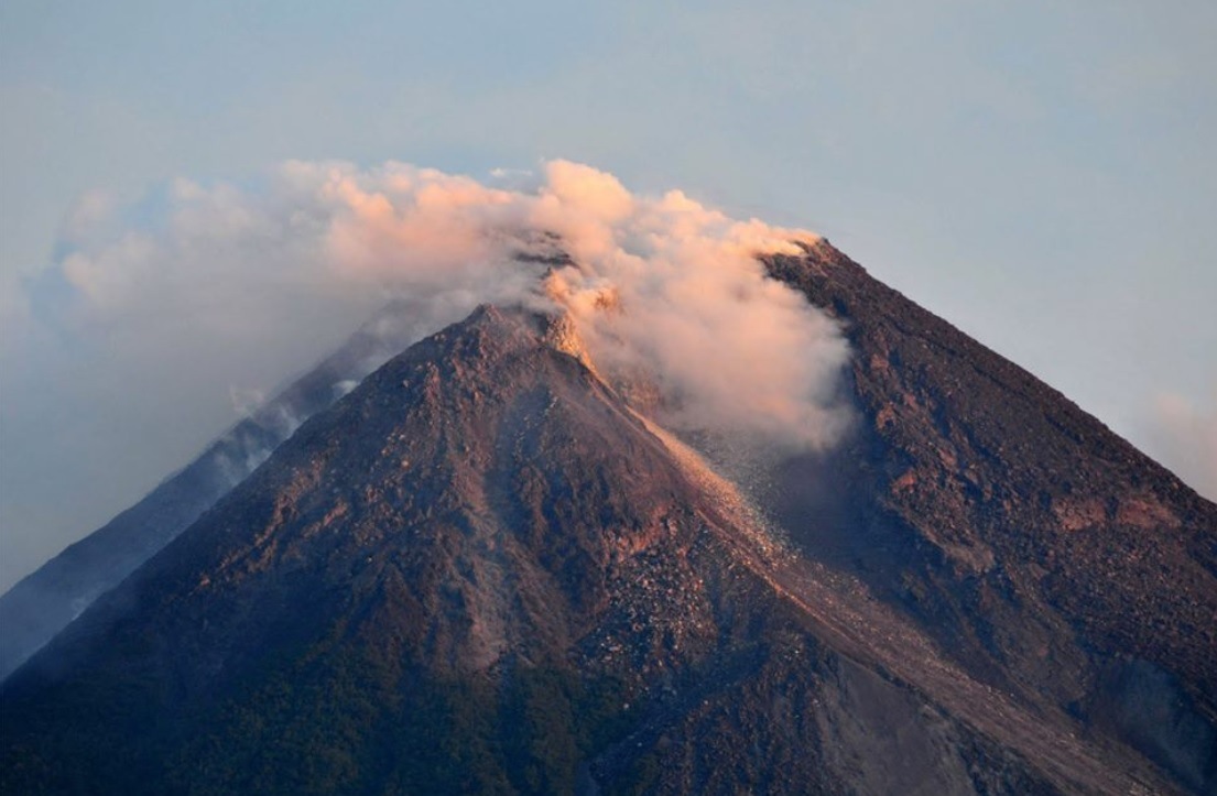 Staus siaga gunung merapi